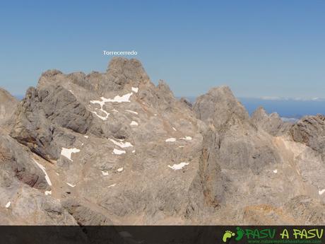 Vista del Torrecerredo desde el Tiros Navarro