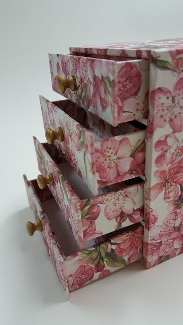 Clases mensuales  de encuadernación y cartonnage en Bilbao.