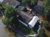 Edificando sobre Roca: Cristiano Obedece Dios casa sufrió Inundación