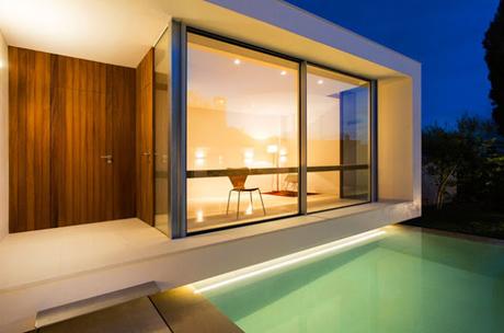 Ampliacion Moderna de una Vivienda Antigua