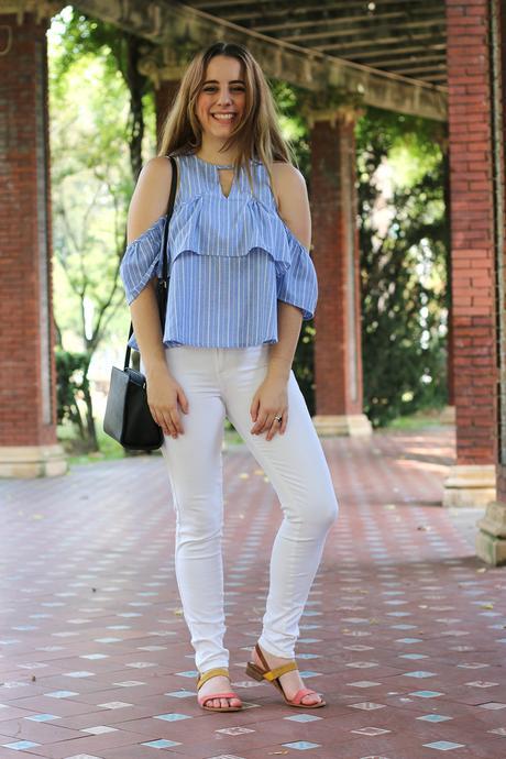 Sencilla y a la moda para ir a trabajar o a clase Sencilla y a la moda para ir a trabajar o a clase