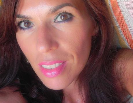 Look con delineado Debby y pigmento Nyx Space Pearl