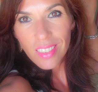 Look con delineado Debby y pigmento Nyx Space Pearl