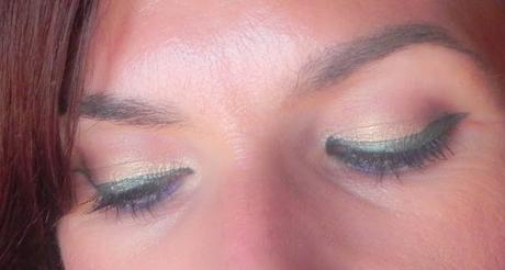 Look con delineado Debby y pigmento Nyx Space Pearl