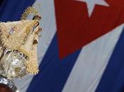 Cachita contempla orgullosa.