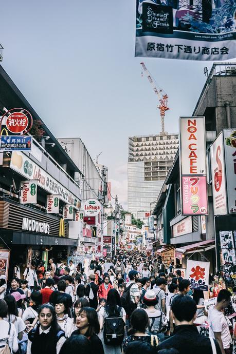 Tokyo_Travel_Guide-Outfit-Collage_Vintage-Street_Style-Top_Mettalica-Brandy_Melville-White_Skirt-Chanel_Vintage-Sneakers-73