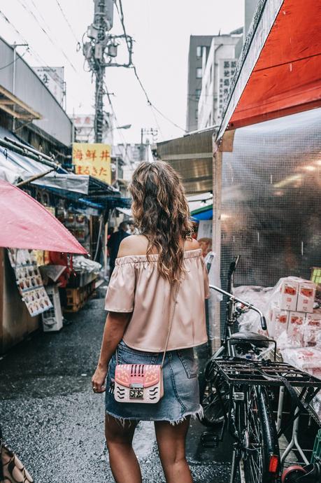 Tokyo_Travel_Guide-Fish_Market-Harajuku-Levis_Denim_Skirt-Off_The_Shoulders_Top-YSL_Sneakers-Outfit-Collage_Vintage-Street_Style-50