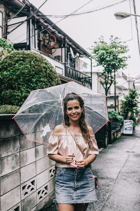 Tokyo_Travel_Guide-Fish_Market-Harajuku-Levis_Denim_Skirt-Off_The_Shoulders_Top-YSL_Sneakers-Outfit-Collage_Vintage-Street_Style-138