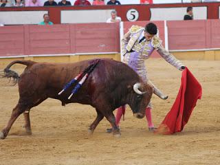 TRIPLE SALIDA A HOMBROS EN CABRA, CON UN ALEJANDRO TALAVANTE EN ESTADO DE GRACIA