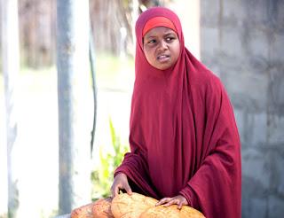 ESPÍAS DESDE EL CIELO (Eye in the Sky) (Reino Unido (U.K.), Sudráfrica; 2016) Thriller, Bélico, Social