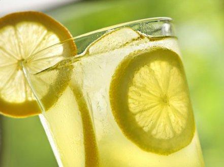 Agua-tibia-de-limon