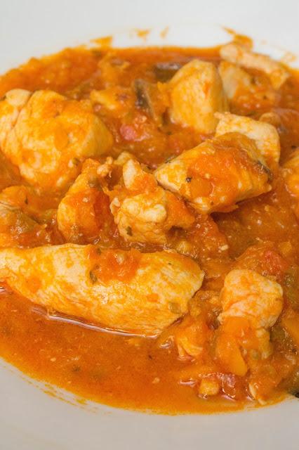 Pollo en salsa de tomate en thermomix