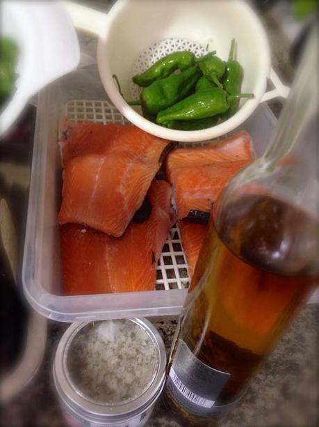 Ensalada templada de ESpinacas con Bacón y queso de cabra, salmón con pimientos de padrón, cocina, receta, alimentación, que comemos hoy, blog de cocina, solo yo, blogger Alicante, 