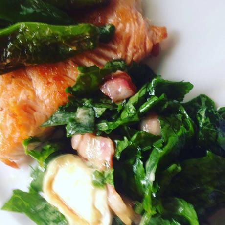 Ensalada templada de ESpinacas con Bacón y queso de cabra, salmón con pimientos de padrón, cocina, receta, alimentación, que comemos hoy, blog de cocina, solo yo, blogger Alicante, 