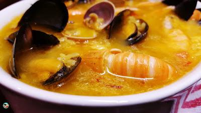 Sopa de mariscos y arroz