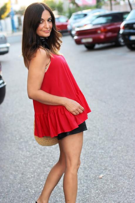 Con pañuelo en el cuello