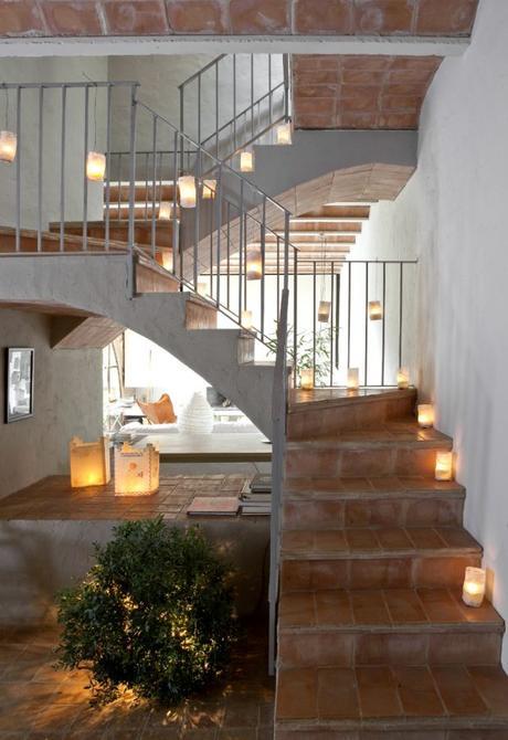 velas en las escaleras