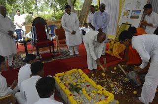 LAS CELEBRACIONES GANESH CHATURTHI - SATHYA SAI GRAMA, MUDDENAHALLI - 05 DE SEPTIEMBRE, EL AÑO 2016