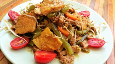 Salteado de tofu con brotes de soja // Tofu & Mung Bean Sprouts Stir Fry