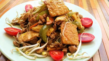 Salteado de tofu con brotes de soja // Tofu & Mung Bean Sprouts Stir Fry