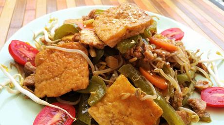 Salteado de tofu con brotes de soja // Tofu & Mung Bean Sprouts Stir Fry