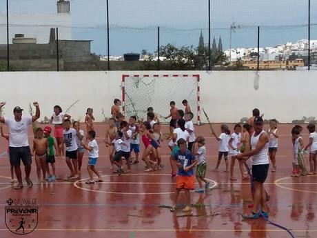 juego agua niños arucas