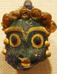 Pintar un huevo de avestruz con la técnica púnica.