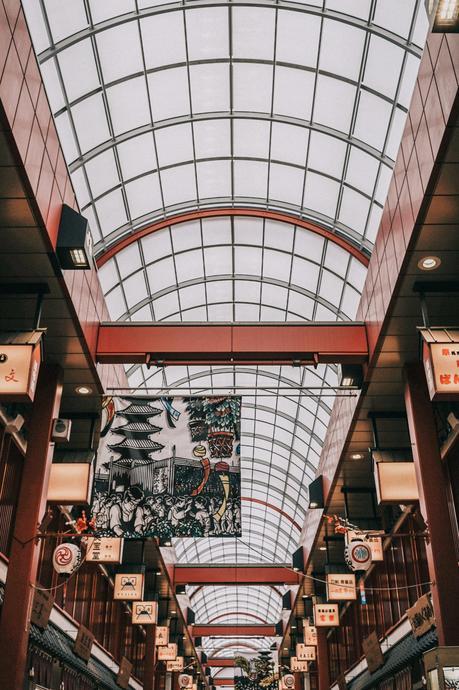 Tokyo_Travel_Guide-Outfit-Collage_Vintage-Street_Style-Reformation_Shorts-Realisation_Par_Stars_Blouse-Sneakers-Flea_Market_Backpack-104