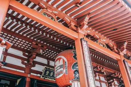 Tokyo_Travel_Guide-Outfit-Collage_Vintage-Street_Style-Reformation_Shorts-Realisation_Par_Stars_Blouse-Sneakers-Flea_Market_Backpack-43