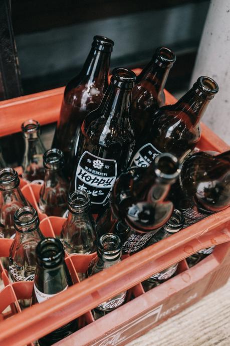 Tokyo_Travel_Guide-Outfit-Collage_Vintage-Street_Style-Reformation_Shorts-Realisation_Par_Stars_Blouse-Sneakers-Flea_Market_Backpack-106