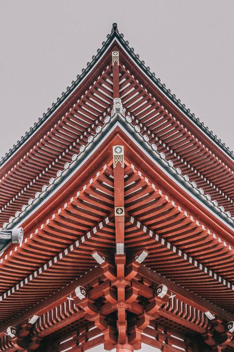 Tokyo_Travel_Guide-Outfit-Collage_Vintage-Street_Style-Reformation_Shorts-Realisation_Par_Stars_Blouse-Sneakers-Flea_Market_Backpack-10