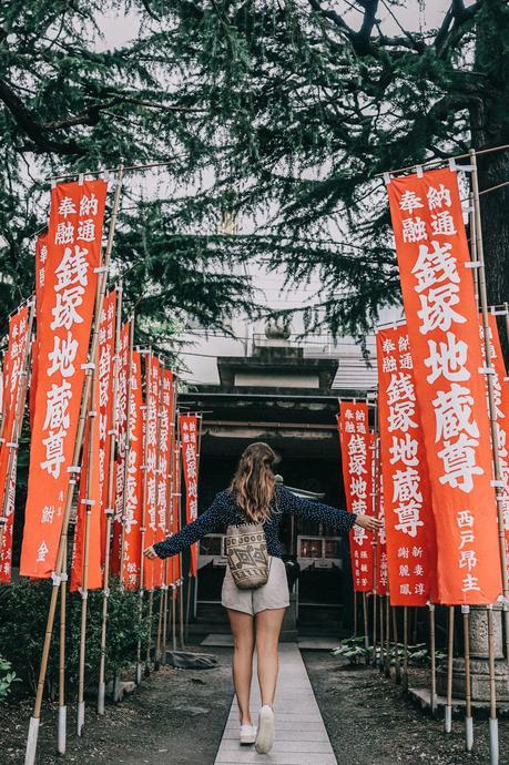 Tokyo_Travel_Guide-Outfit-Collage_Vintage-Street_Style-Reformation_Shorts-Realisation_Par_Stars_Blouse-Sneakers-Flea_Market_Backpack-61
