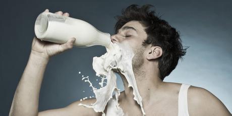¿Es bueno o malo tomar leche de vaca? Mitos y verdades