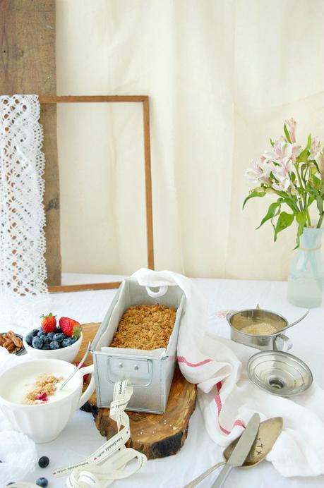 Bizcocho de avena, nueces y arándanos rojos para triunfar en el desayuno