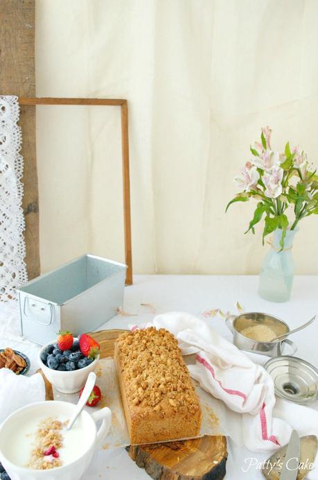 Bizcocho de avena, nueces y arándanos rojos para triunfar en el desayuno