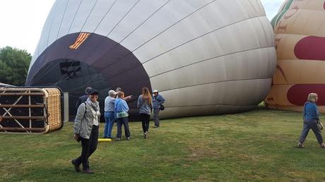 Una mañana volando en globo........   One morning balloon flying ........