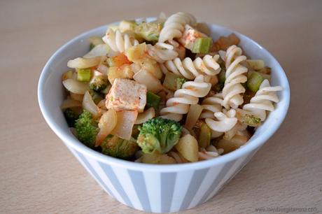 Pasta con tofu y verdura