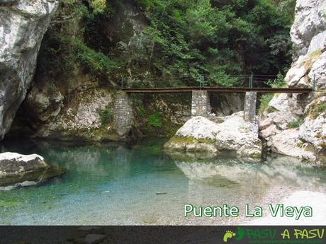 Puente la Vieya sobre el Rio Cares