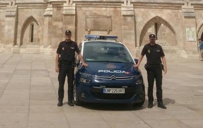 Dos policías y la cánula de Guedel salvan la vida a un futbolista en Burgos