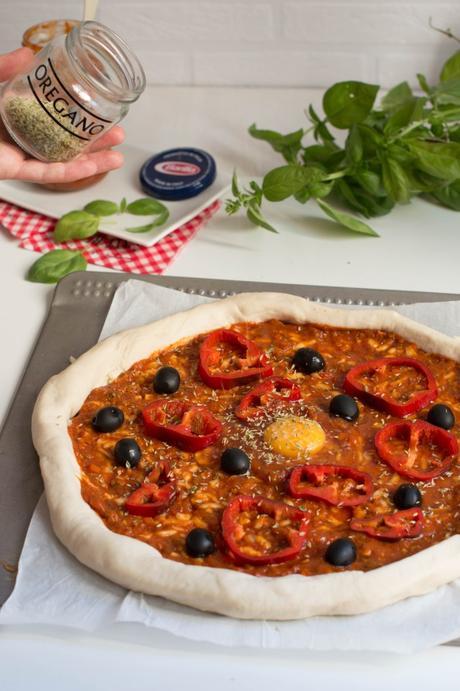 Pizza boloñesa con bordes rellenos de queso lacucharazul_pizza_bolonesa-6