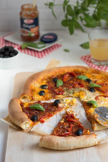 Pizza boloñesa con bordes rellenos de queso lacucharazul_pizza_bolonesa-9