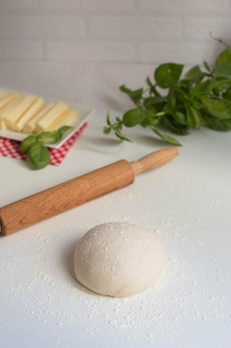 Pizza boloñesa con bordes rellenos de queso lacucharazul_pizza_bolonesa-1