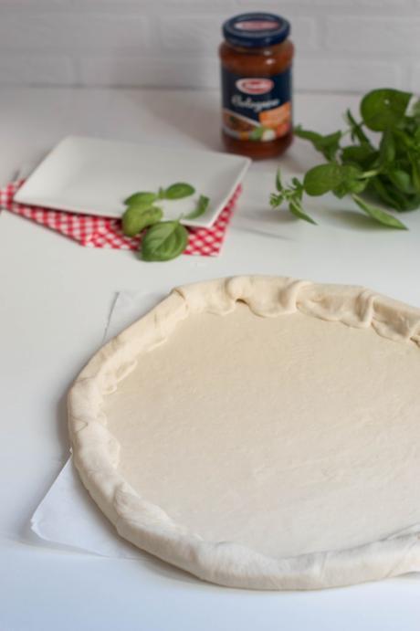 Pizza boloñesa con bordes rellenos de queso lacucharazul_pizza_bolonesa-4