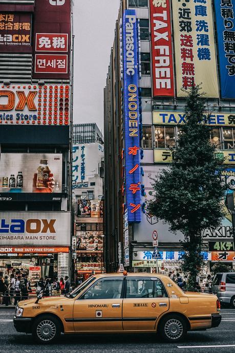 Skytree & Akihabara tokyo_travel_guide-outfit-collage_vintage-street_style-reformation_shorts-realisation_par_stars_blouse-sneakers-flea_market_backpack-124