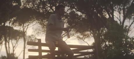 La Brava vuelve a cargarse los tópicos de los anuncios de cerveza