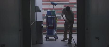 La Brava vuelve a cargarse los tópicos de los anuncios de cerveza