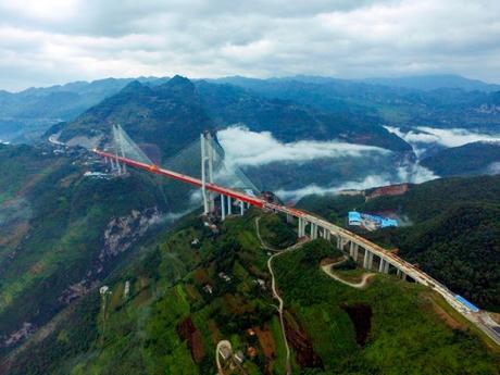 ¡Más de 565 metros! Este es el puente más alto del mundo, y está en China