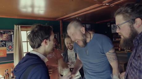 Una marca de cerveza convierte una acción de realidad virtual en una experiencia 100% real old-irish-tiempodepublicidad-2