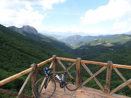 Ruta ciclista que va del valle río Nansa y llega hasta la Hermida