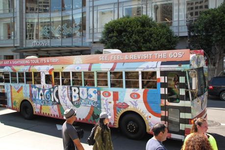 Un idiota de viaje – Un hippie se subió a un tranvía en San Francisco mientras un recluso le estaba mordiendo la pierna Para viajar en el tiempo no hace falta un DeLorean.